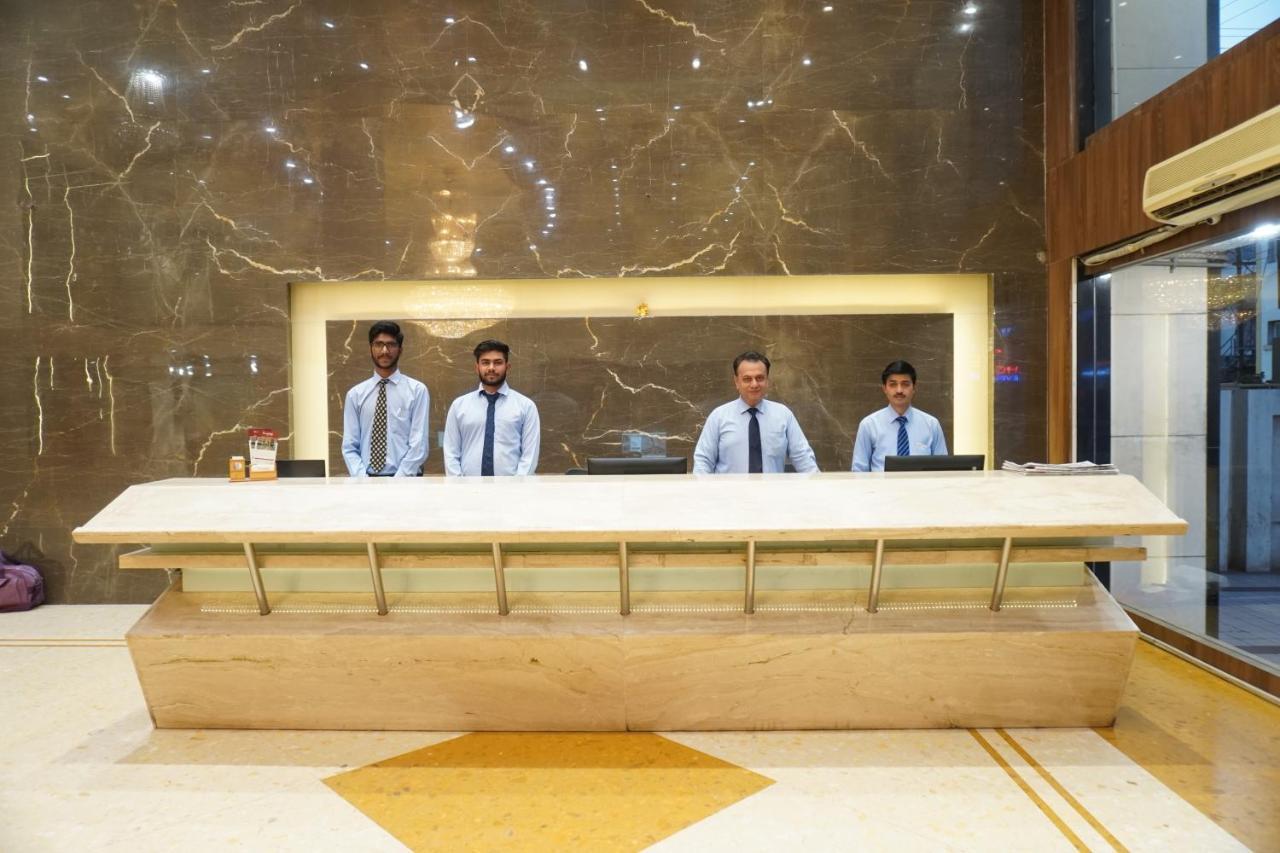 ホテル ザ エバーグランド パレス ラージコート エクステリア 写真